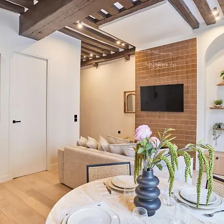 Charming In The Center Of Appartamento Parigi